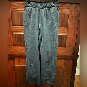 Nike Women's Gray straight leg sweatpants